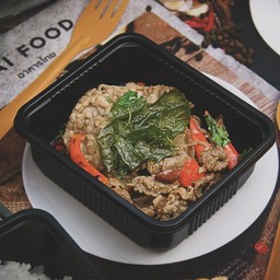 กะเพราเนื้อสไลด์ออสเตรเลีย กับข้าว