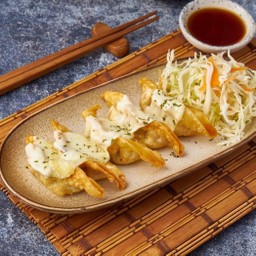 เกี๊ยวซ่าราดชีส