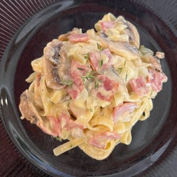 Fettuccini Alfredo Ham and Mushroom pasta