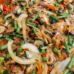 หอยแมลงภู่ผัดโหระพา