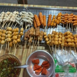 ยอนอ บาบีคิวย่าง ลูกชิ้นปิ้งทอด ตลาดประยูรรัตน์ ถนนบันเทิงข้าง CJ market