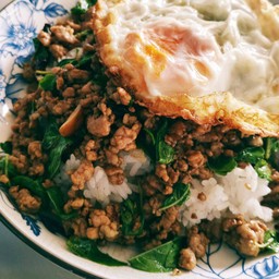 กระเพราหมูสับ