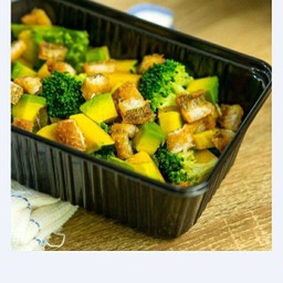 สลัดผักปลาสลิดทอด