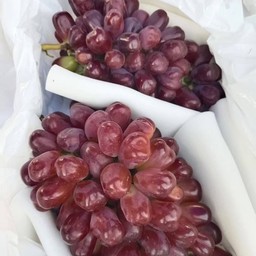 องุ่นไซมัสแดงหัวใจไร้เมล็ด 1 ช่อ