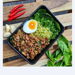 บะหมี่ผักกระเพราหมูสับรสล้ำเริศ