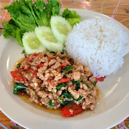 กะเพราหมูสับไข่ดาว