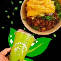 [เซตสุดฮิต] ข้าวกะเพราพริกแห้งหมูสับไข่ข้น + ชาเขียว