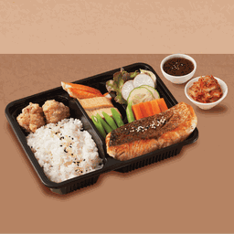 ชุดข้าวปลาแซลมอนเทอริยากิ คู่ไก่คาราอาเกะ