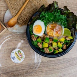 สลัดอโวคาโดหมูอบ (Keto)