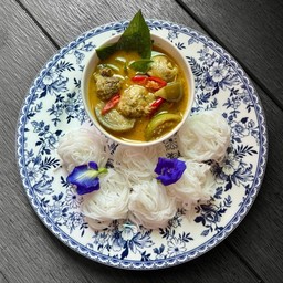 ขนมจีน + แกงเขียวหวานไก่ (ขนาดใหญ่)