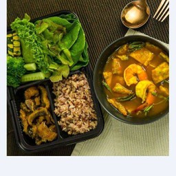 แกงส้มชะอมไข่ ปลาสลิดทอด