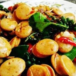 ข้าวหน้าไส้กรอกผัดฉ่า