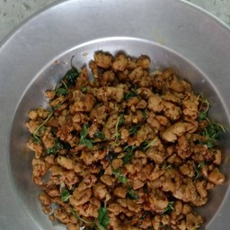 ข้าวกระเพราไก่สับ + ไข่ดาว