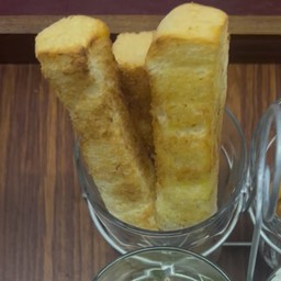 ขนมปังแท่งกรอบ