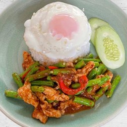 ผัดพริกแกงหมูชิ้น