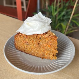 Carrot cake with creamcheese