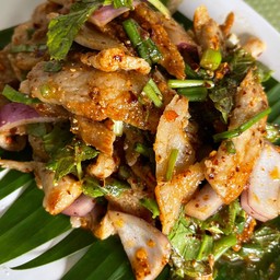 น้ำตกคอหมูย่าง