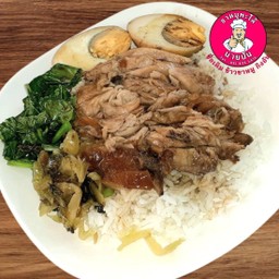 ขาหมูราดข้าว ใส่ไข่ (เนื้อ+หนัง)