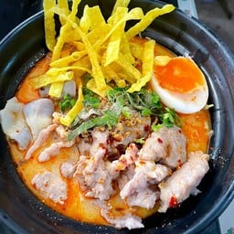 อมยิ้มเตี๋ยวหมูต้มยำกะน้ำตก