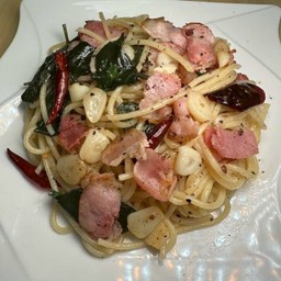 สปาเก็ตตี้ผัดพริกแห้งเบคอน