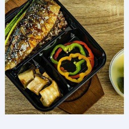 ข้าวหน้าปลาซาบะย่างซีอิ้ว จับคู่ ซุบมิโส๊ะ