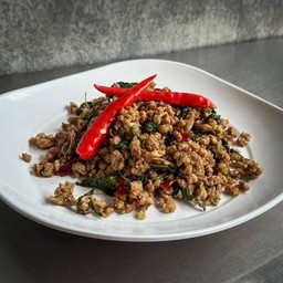 กระเพราหมูสับผัดพริกแห้ง