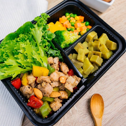 หมูผัดพริกสี มันฝรั่ง