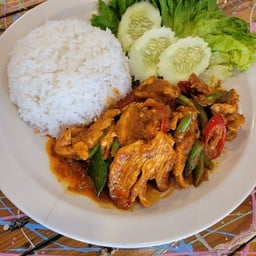 ผัดพริกเเกงไก่+ไข่ดาว