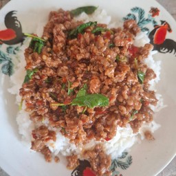 ข้าวกะเพราเนื้อสับ