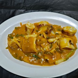 ปลาหมึก  ผัดไข่เด็ม