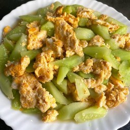 ผัดแตงกวา ราดข้าว