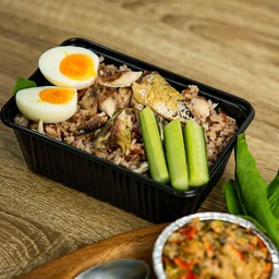 ข้าวแมว - ข้าวคลุกปลาทูแกะไข่ต้ม น้ำพริกปลาทู