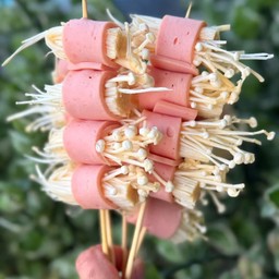 ลูกชิ้นนึ่งธนพร