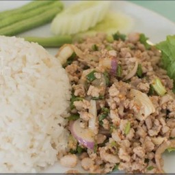 ลาบหมูราดข้าว