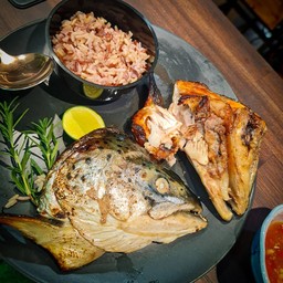 หัวปลาแซลม่อนย่างเกลือ + ข้าว