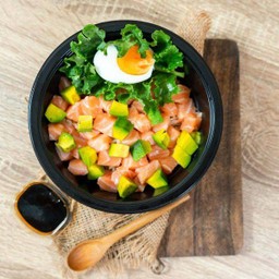 ข้าวหน้าปลาแซลม่อนอะโวคาโด้
