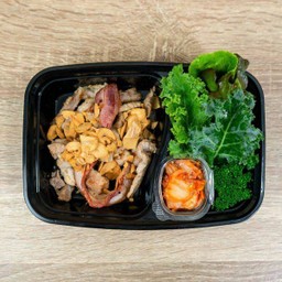 สันคอหมูสไลด์ เบค่อน ย่างกิมจิ (Keto)
