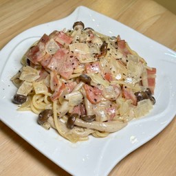 สปาเก็ตตีซอสครีมเห็ดเบคอน