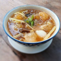 กระเพาะปลาสูตรโบราณ (Fish Maw In Red Soup)