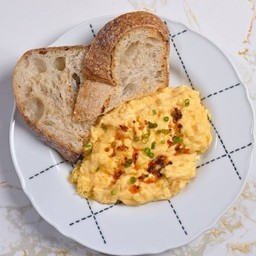 Spicy Scrambled Eggs