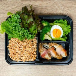 ลาบอกไก่คั่ว เบค่อนห่อเห็ด (Keto)