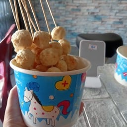 ลูกชิ้นหมูแท้ตาแมนเจ้าเก่า1ชุดเล็ก65บาทมีลูกชิ้นหมู5ไม้ค่าส่ง15บาทชุดใหญ่10ไม้รวมค่าส่งด้วยราคา130บาทหน้าร้านไม้ล่ะ10บาทค่ะ