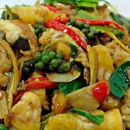 ผัดฉ่าปลาบึก (ราดข้าว)