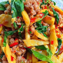 ข้าว กะเพรา หมูสับ หน่อไม้ดอง