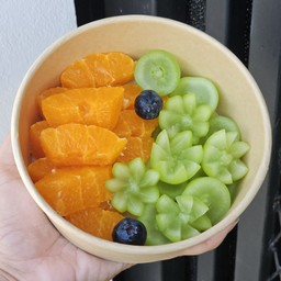 องุ่น ส้ม