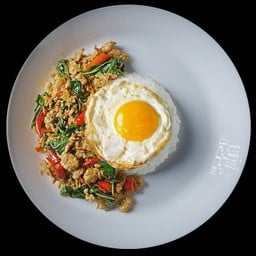 ข้าวกะเพราไก่ + ไข่ดาว