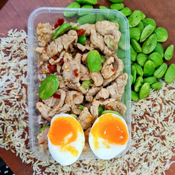 ข้าวสันในหมูผัดกะปิสะตอใต้