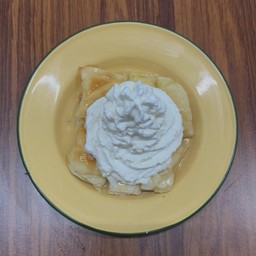 ขนมปังกลมปิ้ง (วิปครีมคาราเมล)