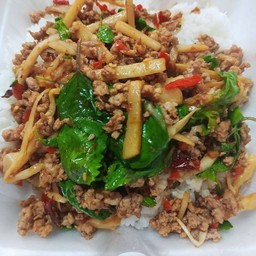 กะเพราหน่อไม้ดองหมูสับราดข้าว