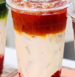 ชาไทยสตรอเบอร์รี่นมสด